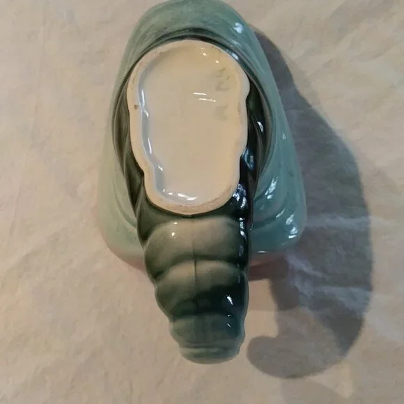 Vintage Regal Hull Pottery cornucopia vase/planter - Picture 9 of 11